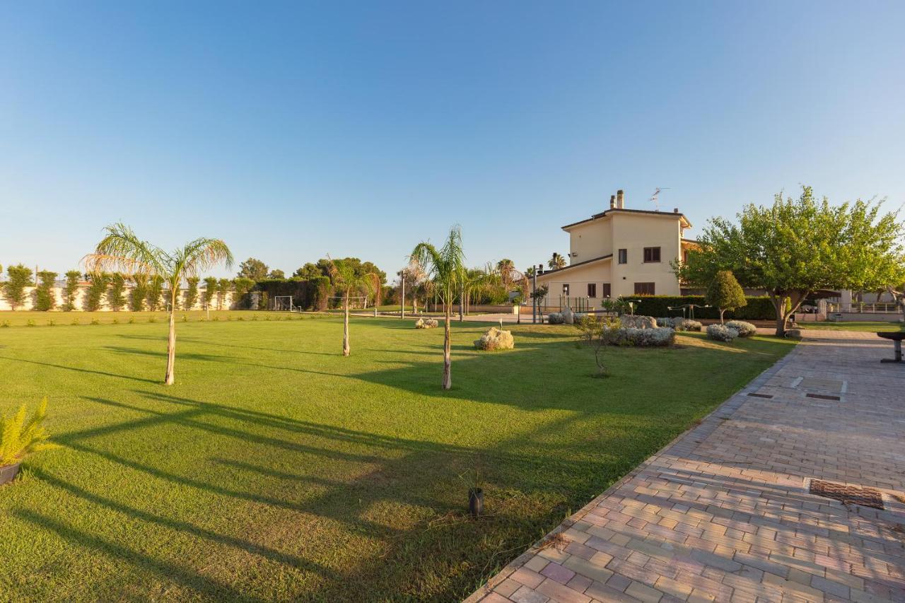 Bed & Breakfast Giardini Di Marzo Lecce Bagian luar foto