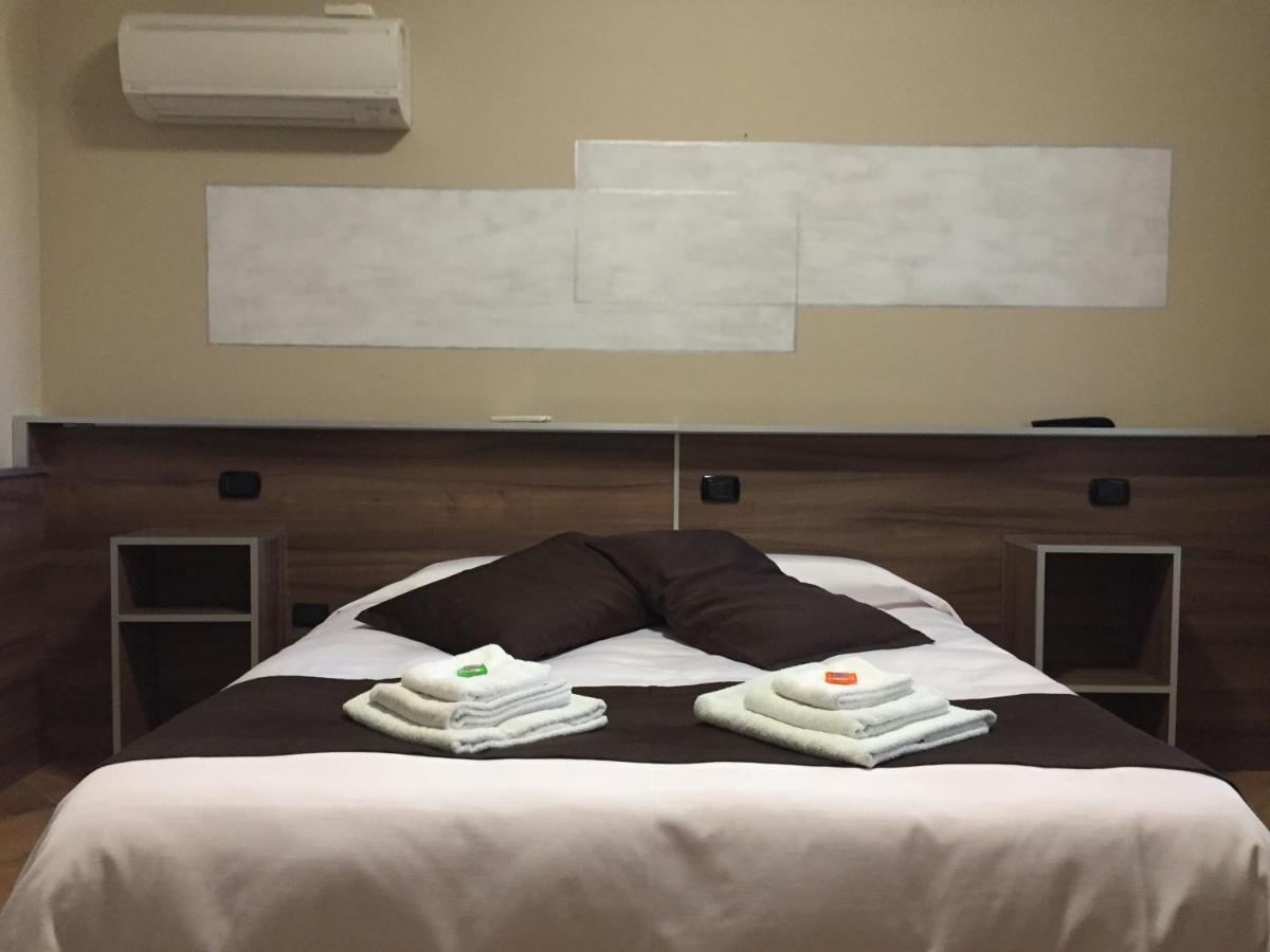 Bed & Breakfast Giardini Di Marzo Lecce Bagian luar foto