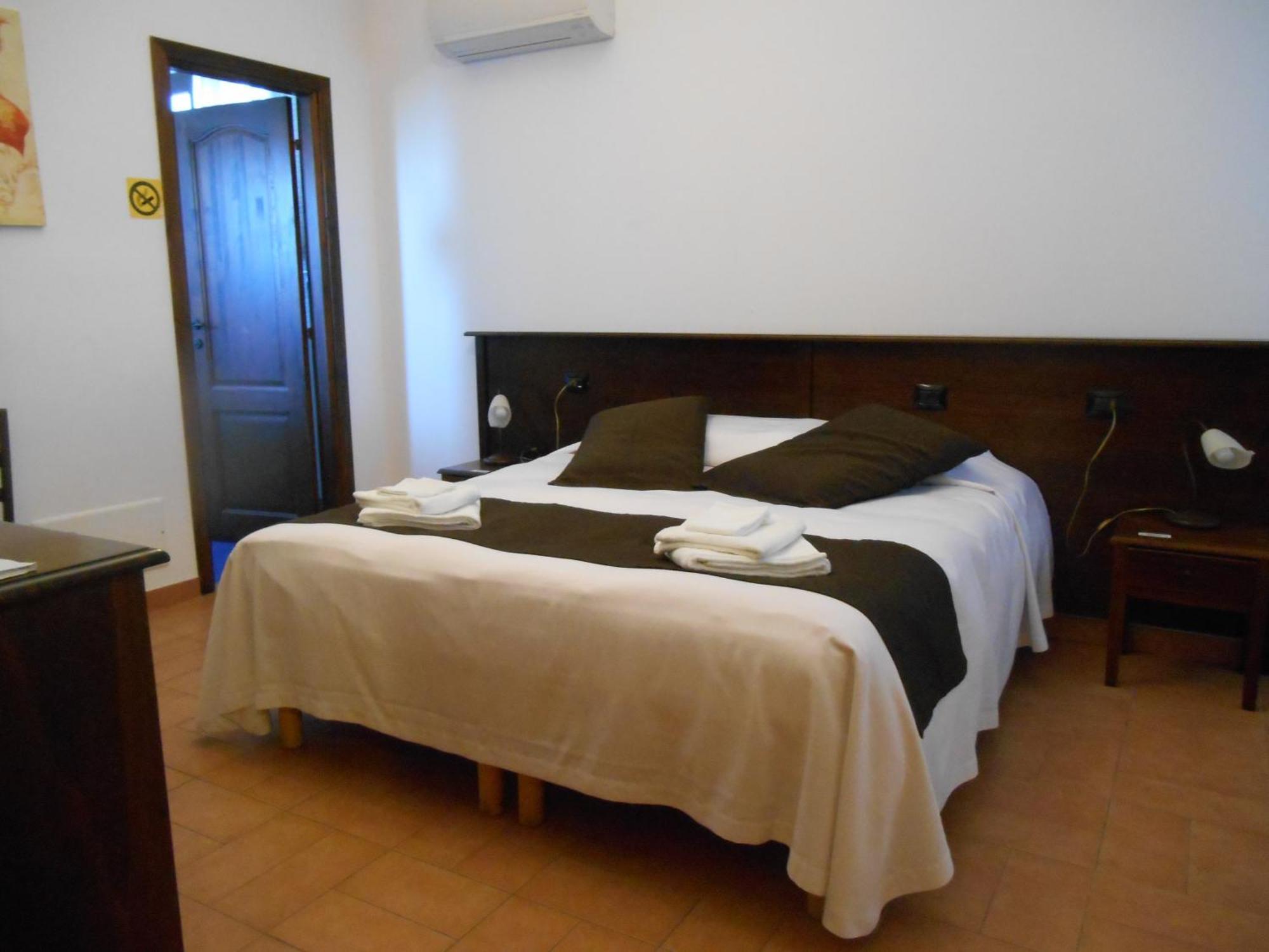 Bed & Breakfast Giardini Di Marzo Lecce Bagian luar foto