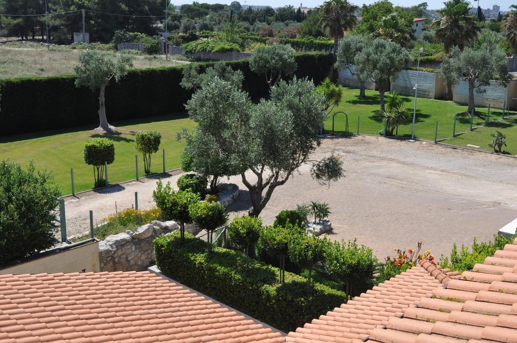 Bed & Breakfast Giardini Di Marzo Lecce Bagian luar foto