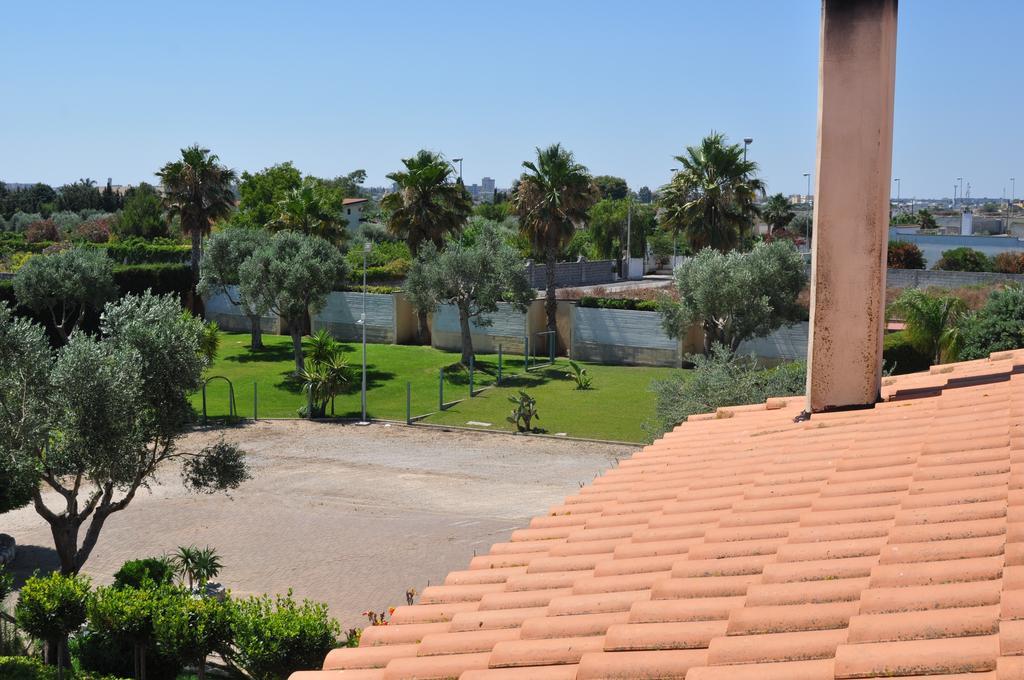 Bed & Breakfast Giardini Di Marzo Lecce Bagian luar foto