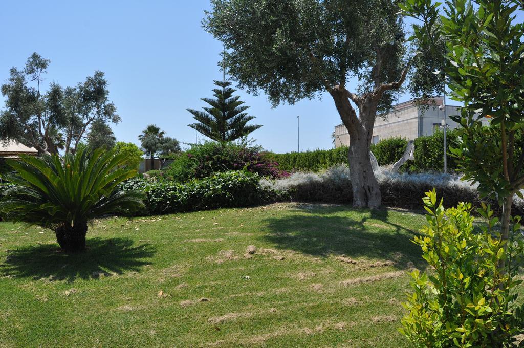 Bed & Breakfast Giardini Di Marzo Lecce Bagian luar foto