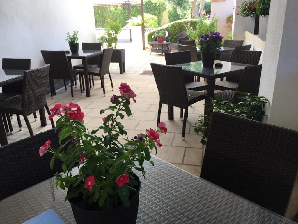 Bed & Breakfast Giardini Di Marzo Lecce Bagian luar foto