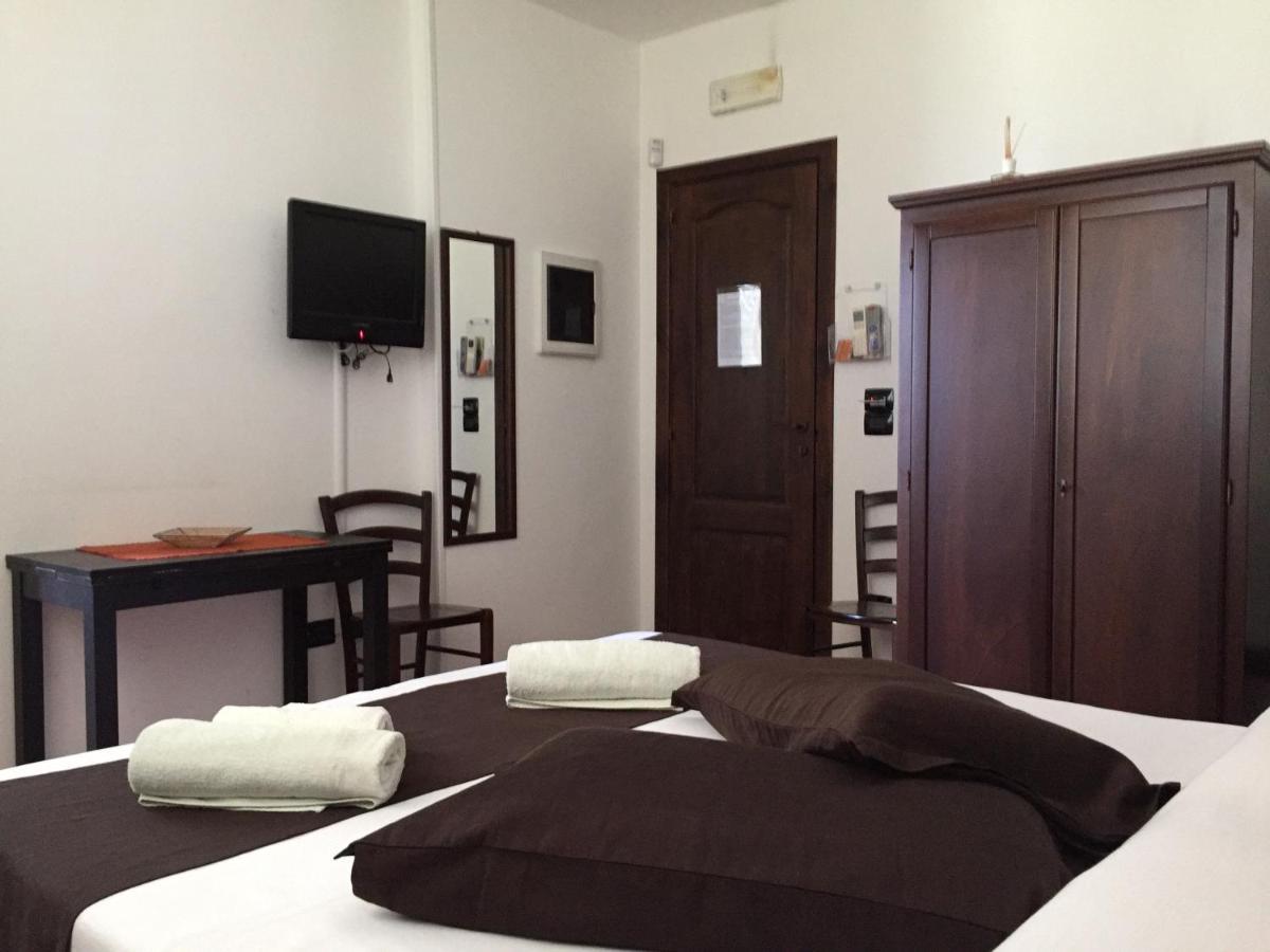 Bed & Breakfast Giardini Di Marzo Lecce Bagian luar foto