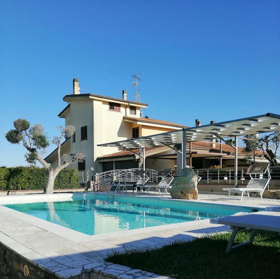 Bed & Breakfast Giardini Di Marzo Lecce Bagian luar foto